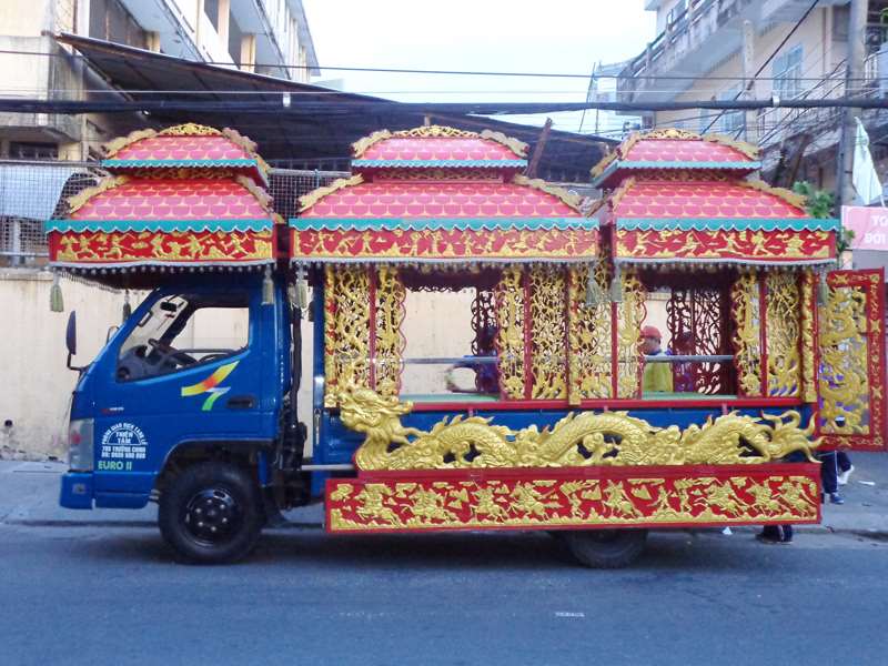 Mơ thấy xe rồng là một chiêm bao khiến nhiều người kinh hãi