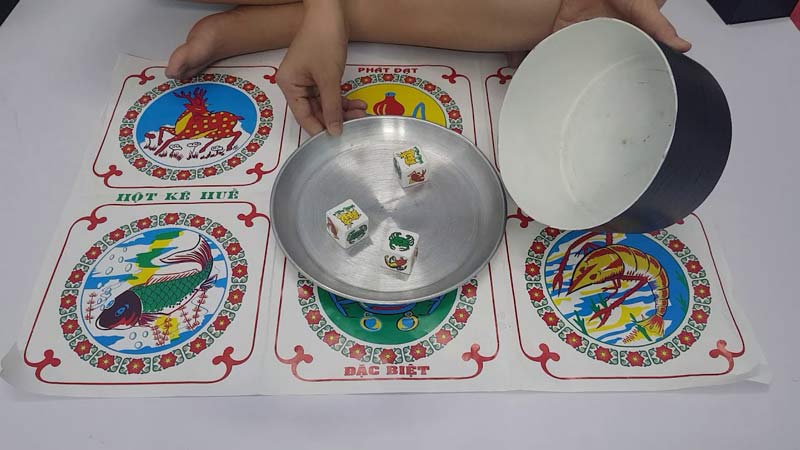 Tính xác suất của các viên xúc xắc mới đặt cược